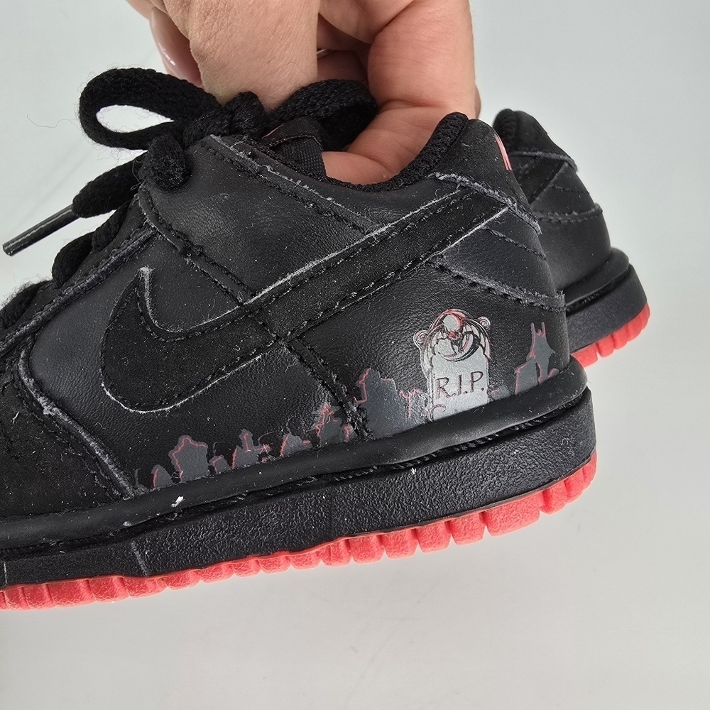 nike Dunk Low GS 'Halloween' 2009 size infants kids 4 black and red shoes - Picture 3 of 7